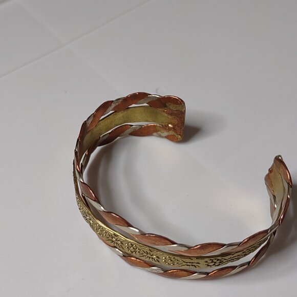 Very Cool 7 Inch Vintage Multi Tone Bracelet - Picture 9 of 11
